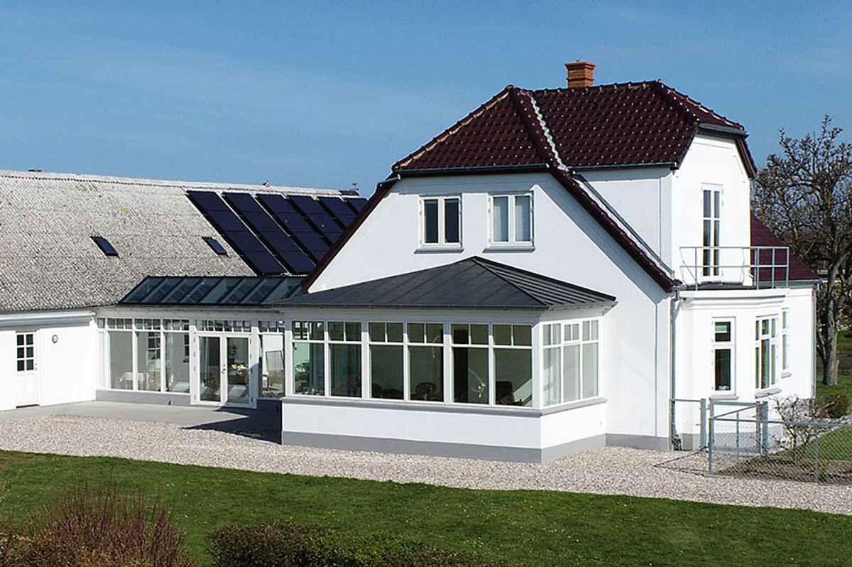 Tilbygning Med Sort Zinktag 106 2 Tilbygning Med Sort Zinktag 106 2