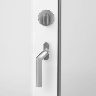 Gennemgående greb med vrider på indv. side til terrassedøre - mat aluminium Gennemgående greb med vrider på indv. side til terrassedøre - mat aluminium